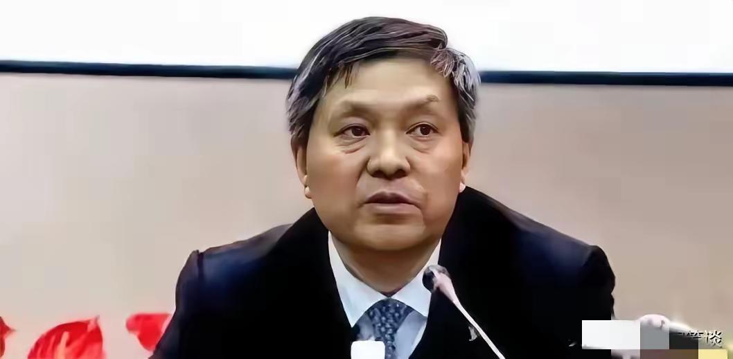 卖国贼必须彻查1200多吨国家管制的石墨，只卖了598万。算下来一吨还不到4