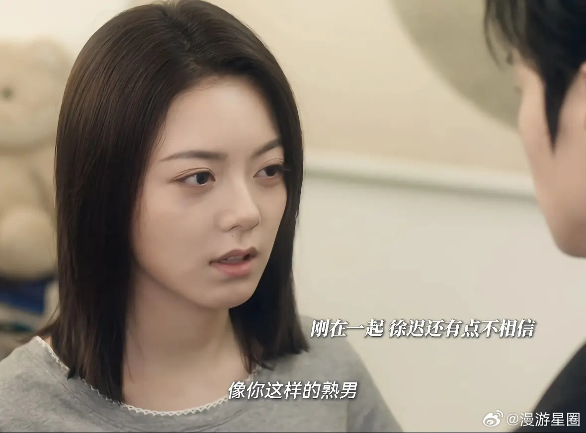 赵今麦这黑眼圈真的太重了。。这么厚的滤镜都遮不住​​​