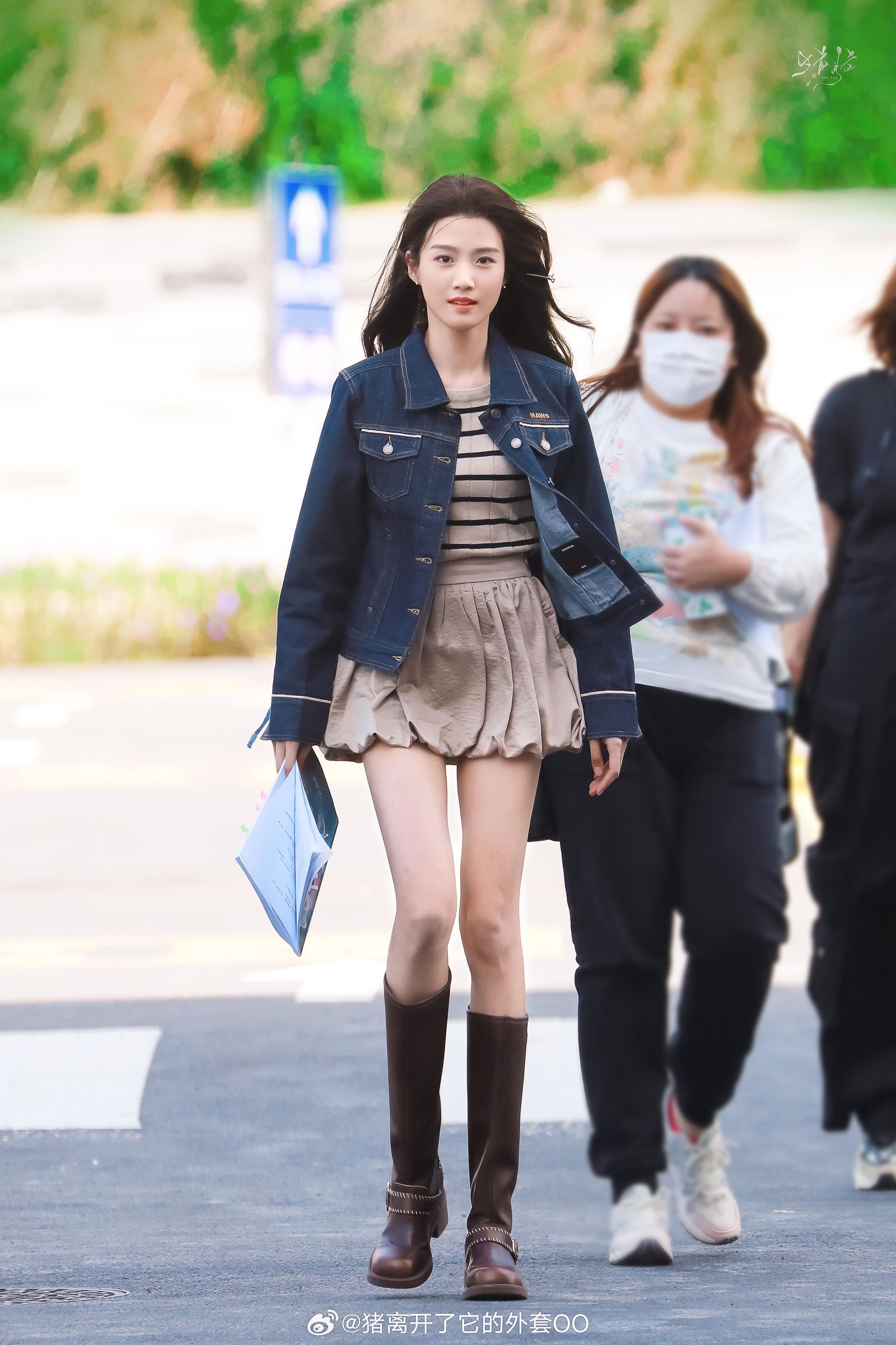 卢昱晓《折月亮》云厘新皮肤路透，这套也是眼前一亮啊！！​​​