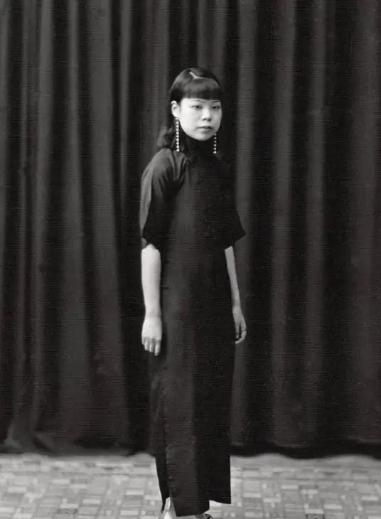1931年夏天，天津民国饭店住进了一位陌生女子，她自称傅玉芳，带着几个箱子，一言