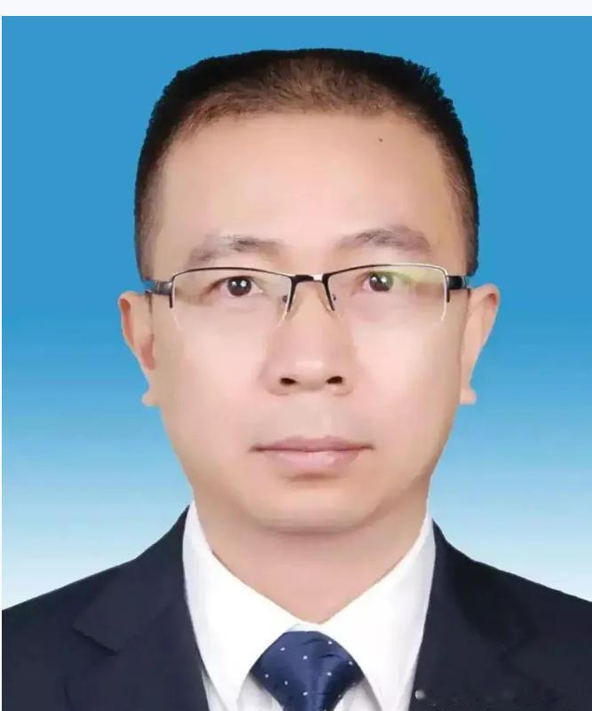 哈哈，一贪官被曝曾用散装白酒接待上级领导！这名贪官，便是云南文山州住房公积金管理