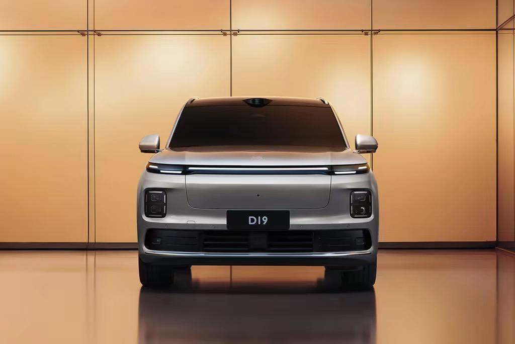 12月28日，零跑汽车在十周年发布会上正式揭幕了旗舰SUV——零跑D19。这款定