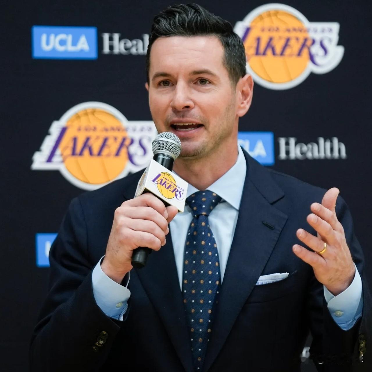 雷迪克是真不会喊暂停啊！湖人110-113太阳，惨遭奥尼尔0.9秒准绝杀！其实