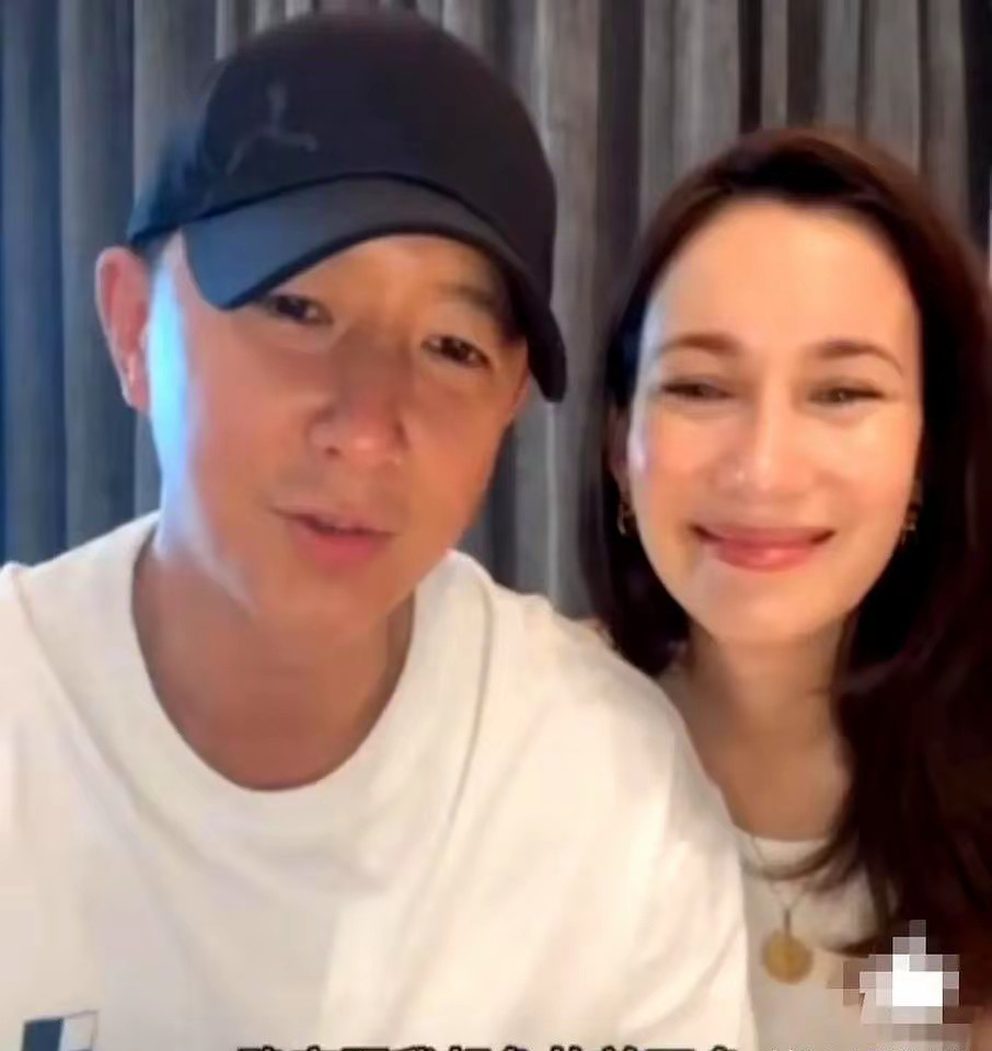 有人问韩庚和卢靖姗：“你们在认识之前和现在有没有认知上得变化呢？”卢靖姗哈哈大笑