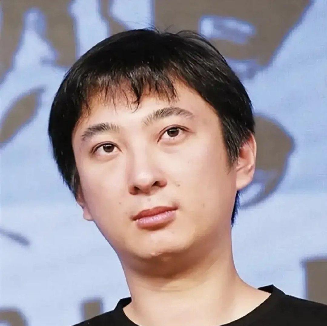 我发现一个关于王思聪的玄学准的可怕那就是每个塌房的的人和他都有千丝万缕的关系