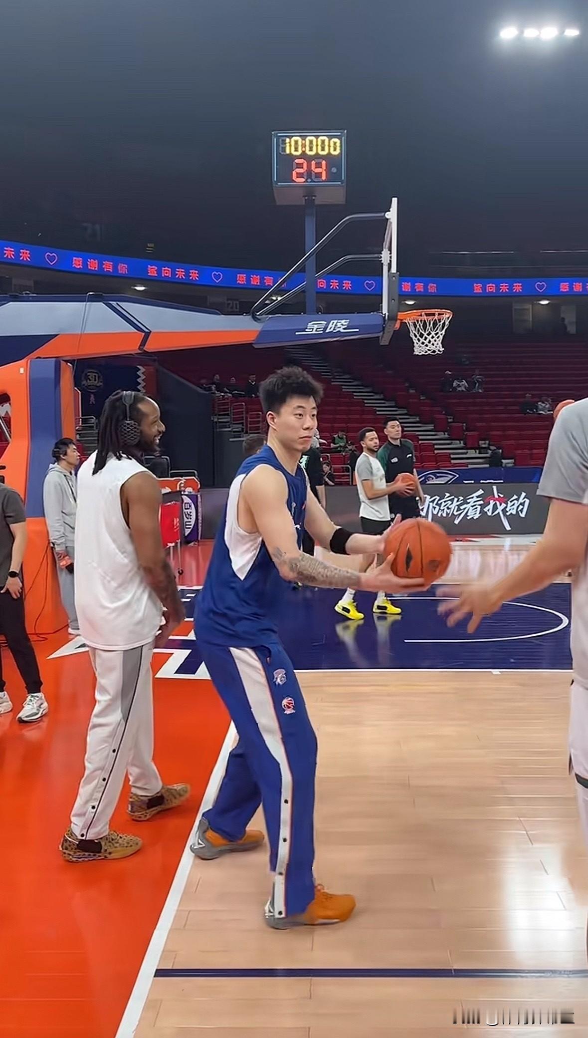 一群没脑子的玩意儿有的“人”是嫌你们不够乱，疯狂带节奏，因为它知道有人会上当。