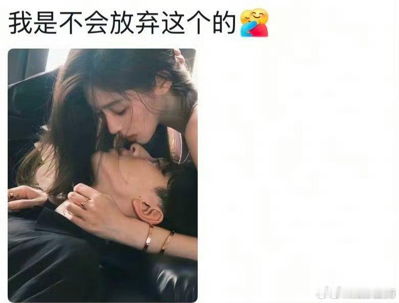 周也丞磊沙发扯领子共创视频好甜啊！这个乳鸽好宠​​​