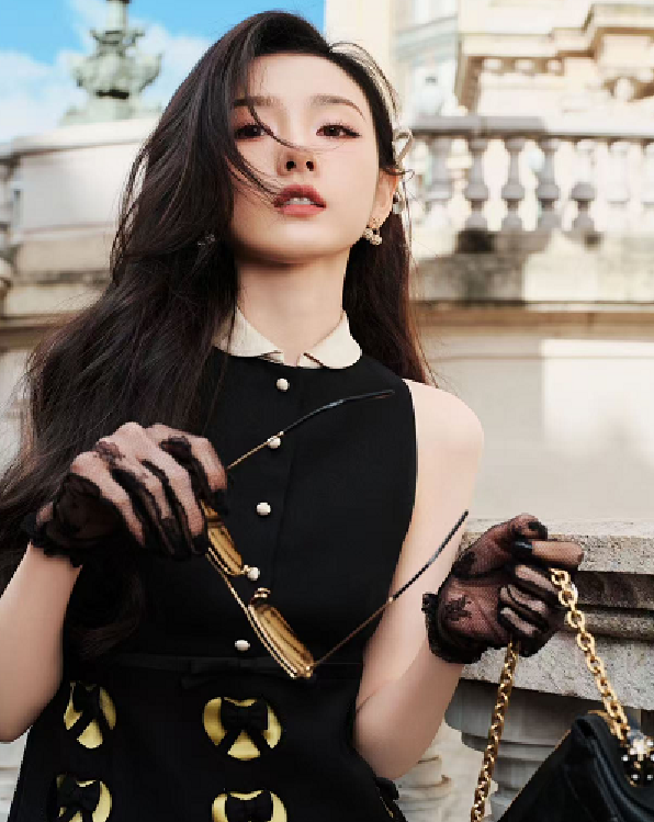 宋祖儿的巴黎街拍照，美感时尚感加上松弛感，超可以的！