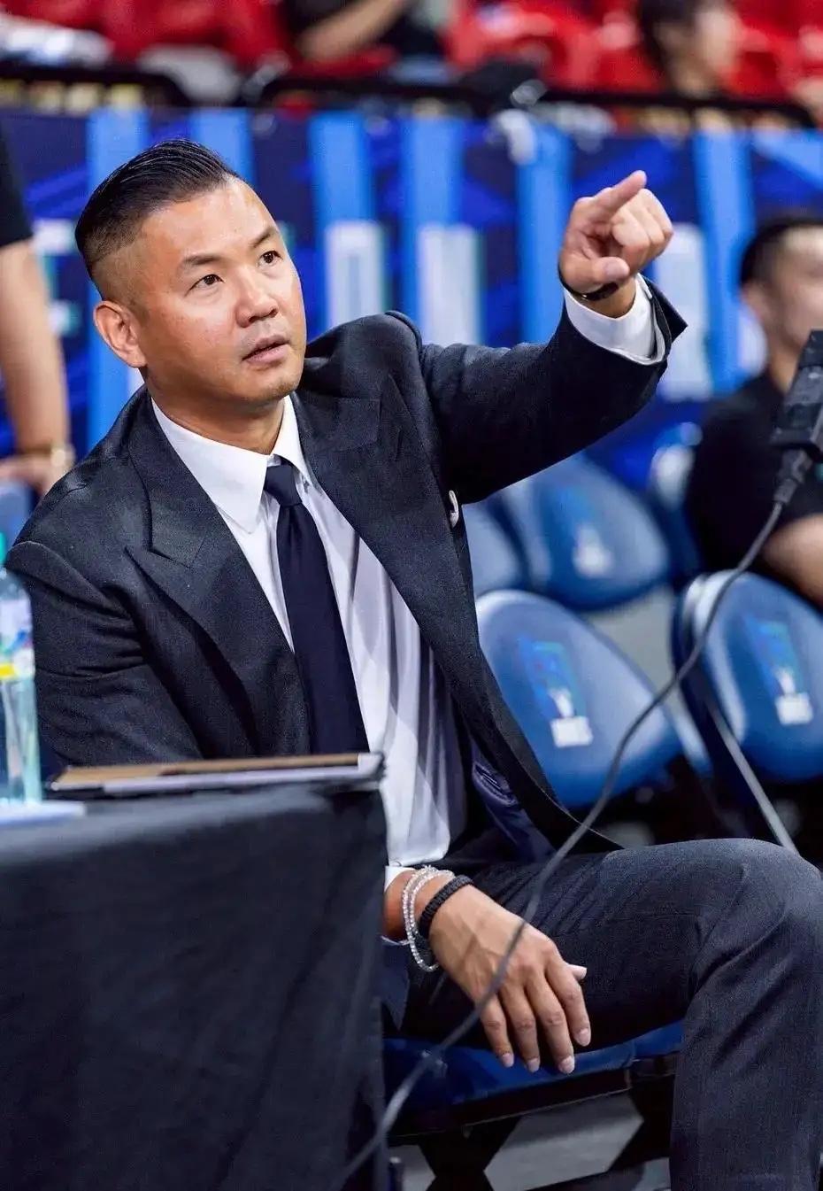 我表弟是学医的，他看了陈建州突发心梗的新闻，说了句实话，就算他平时不运动，得