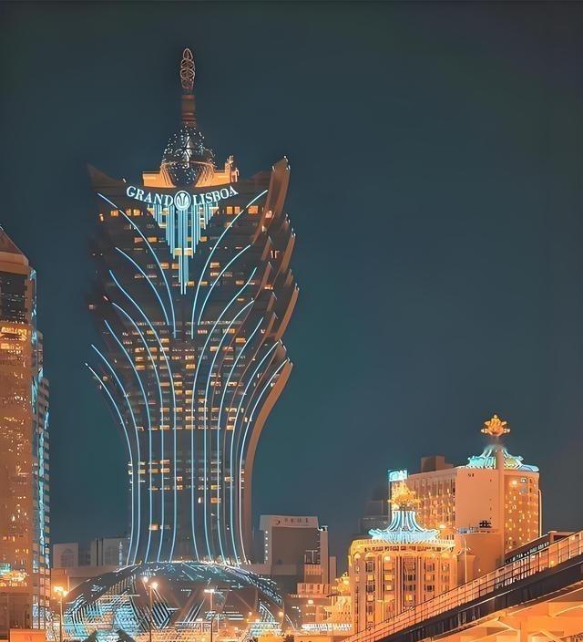 澳门之所以不闹腾，不闹独立，不闹分裂，不闹反共，甚至不闹亲台亲美，最重要的原因是