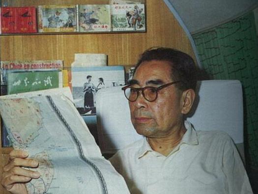 1963年，周总理访问埃及，大使陈家康的夫人给周总理洗衣服时，突然脸色大变，怒气