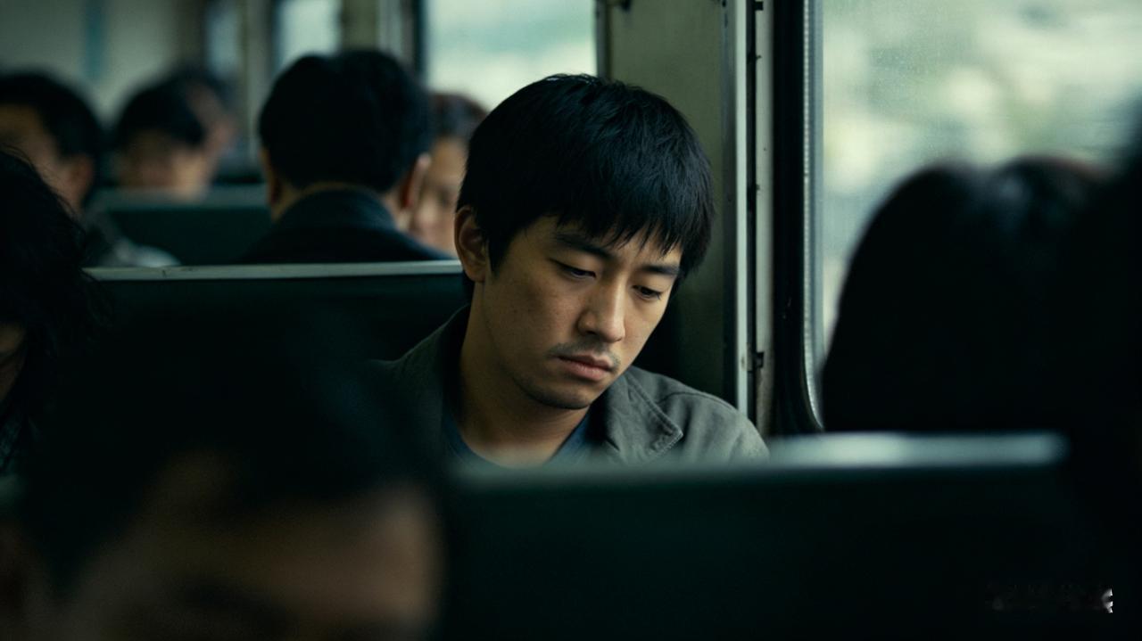 总有人说，现在的中国人越来越不爱思考，只会随大流、埋头赶路。可真相从来不是没