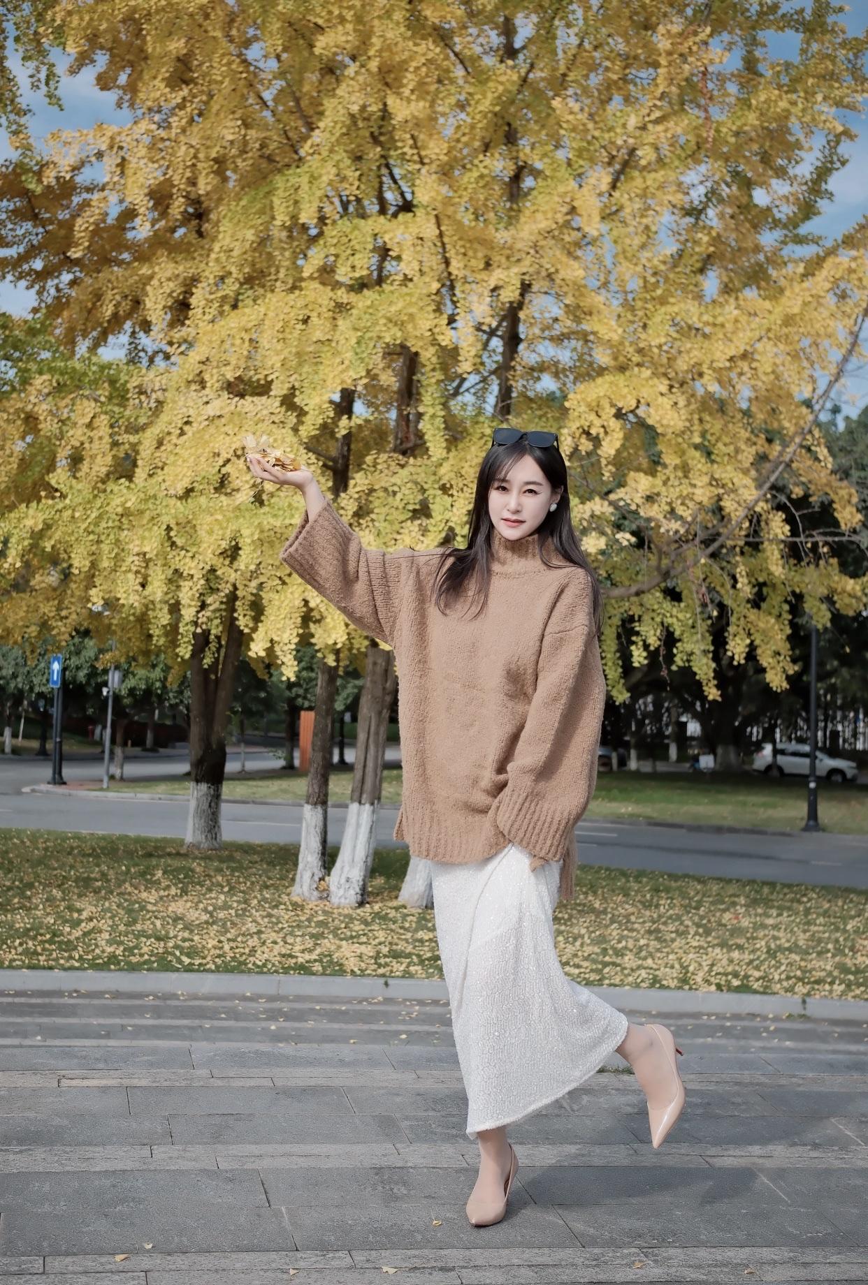 你心中的美女啥模样有内涵，说话有深度。