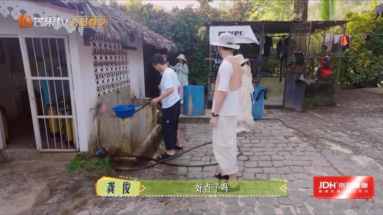 花儿与少年晚意啊，咱不能到哪都成本地人吧[笑着哭]​​​