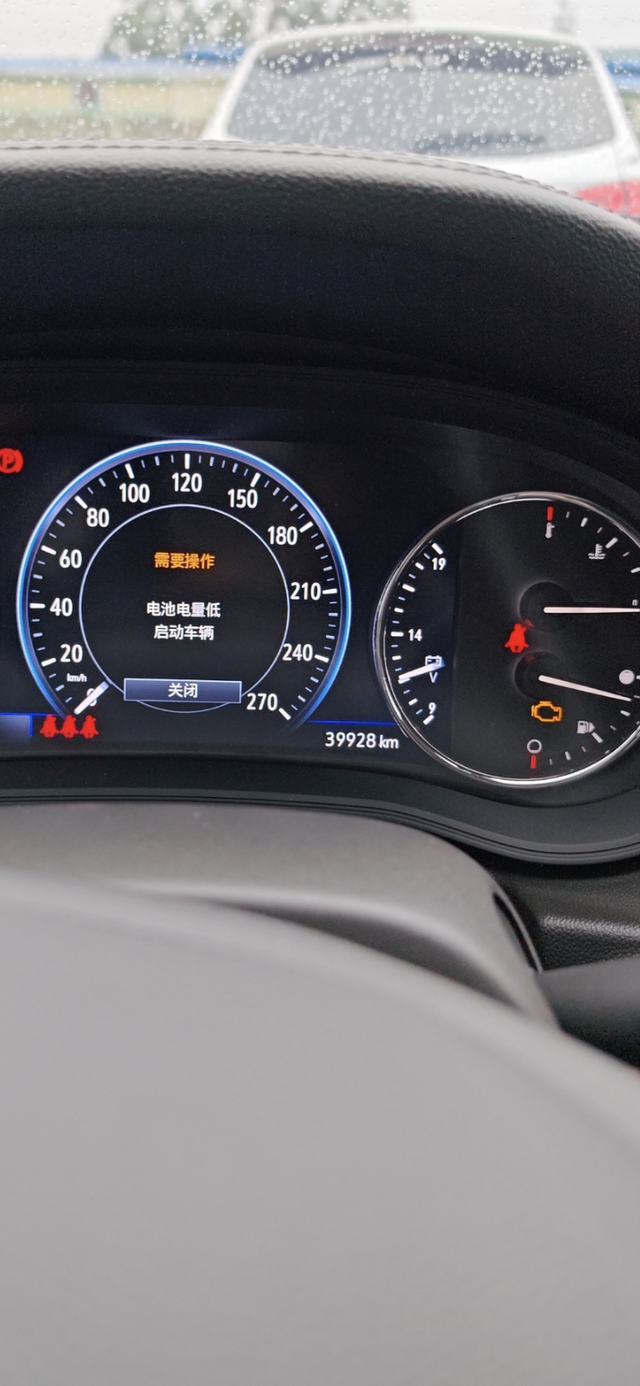 君威显示电量不足21款552T豪华版，21年12月落地的。目前跑了4万公里，之