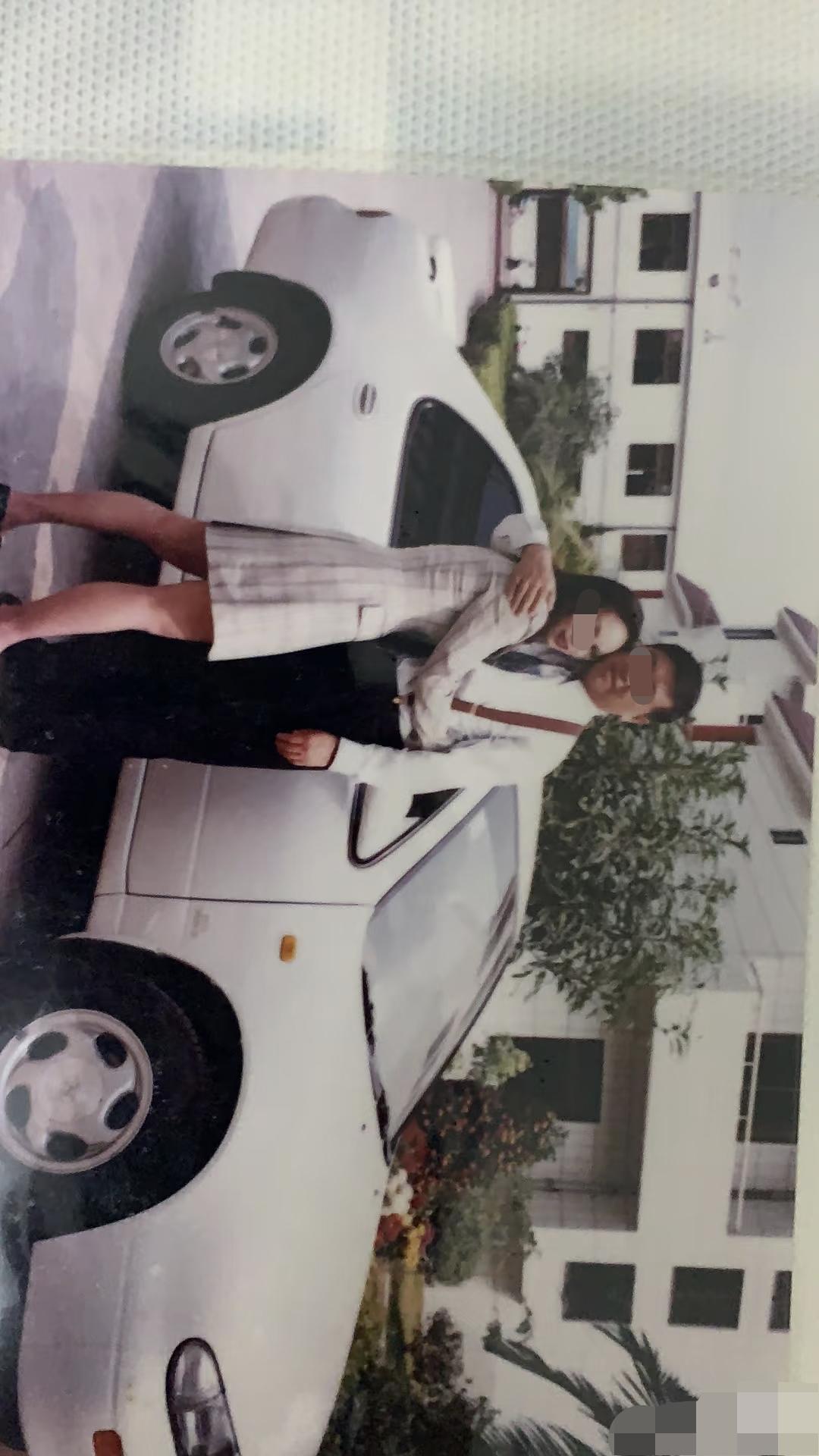 上世纪90年代家里面开这个车的，现在开什么车才算没有家道中落？照片中的这台车看