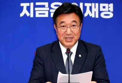 5月23日，韩国共同民主党宣布以收买候选人罪对国民力量党候选人金文洙提起诉讼，此