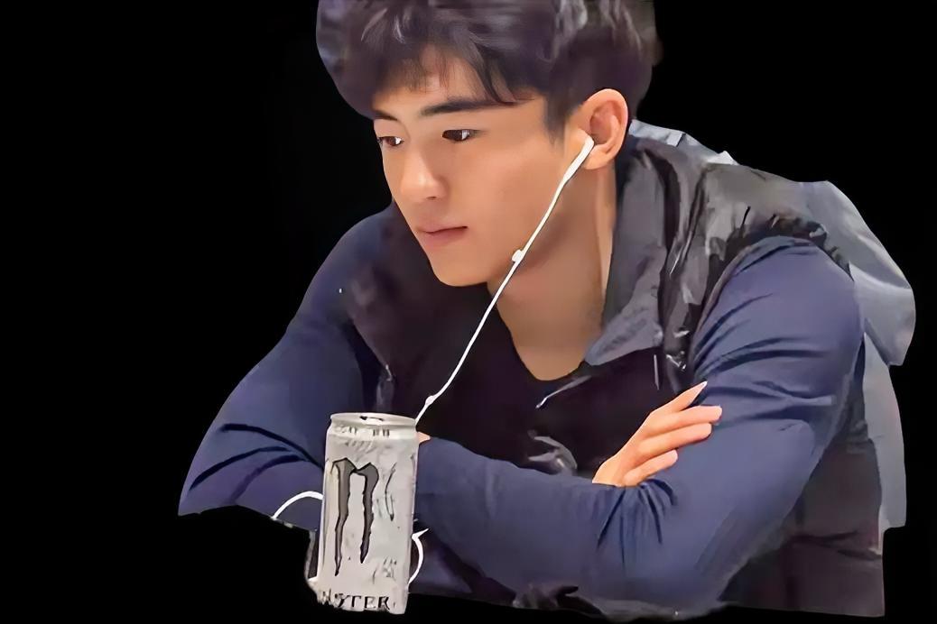 我发现一个问题……星二代里能像Lucas这样稳当的，比土鸡蛋都稀罕……你