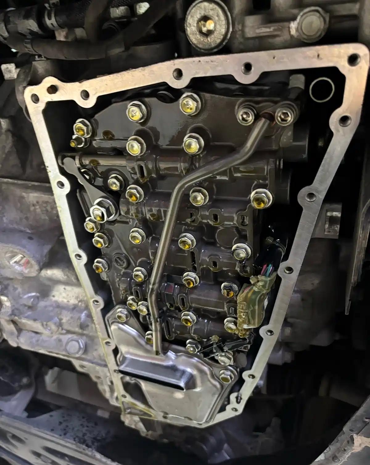 一般来说，汽车买了一段时间以后，如果开到6万公里，基本上就要大保养了。我的汽车就