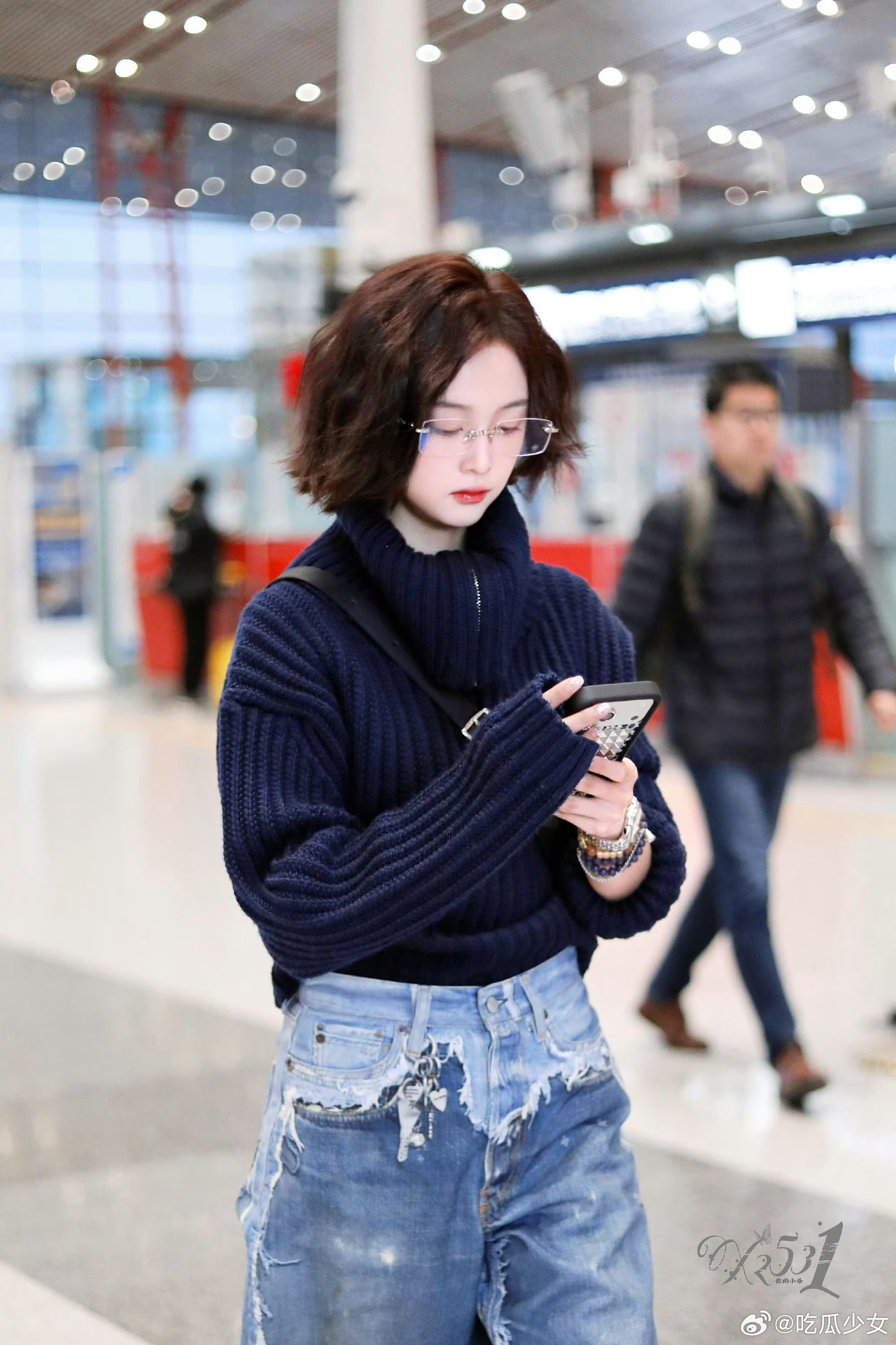 吴宣仪剪了短发我的天，吴宣仪这个短发造型也太好看了吧！清爽中带着点小性感，尤其是