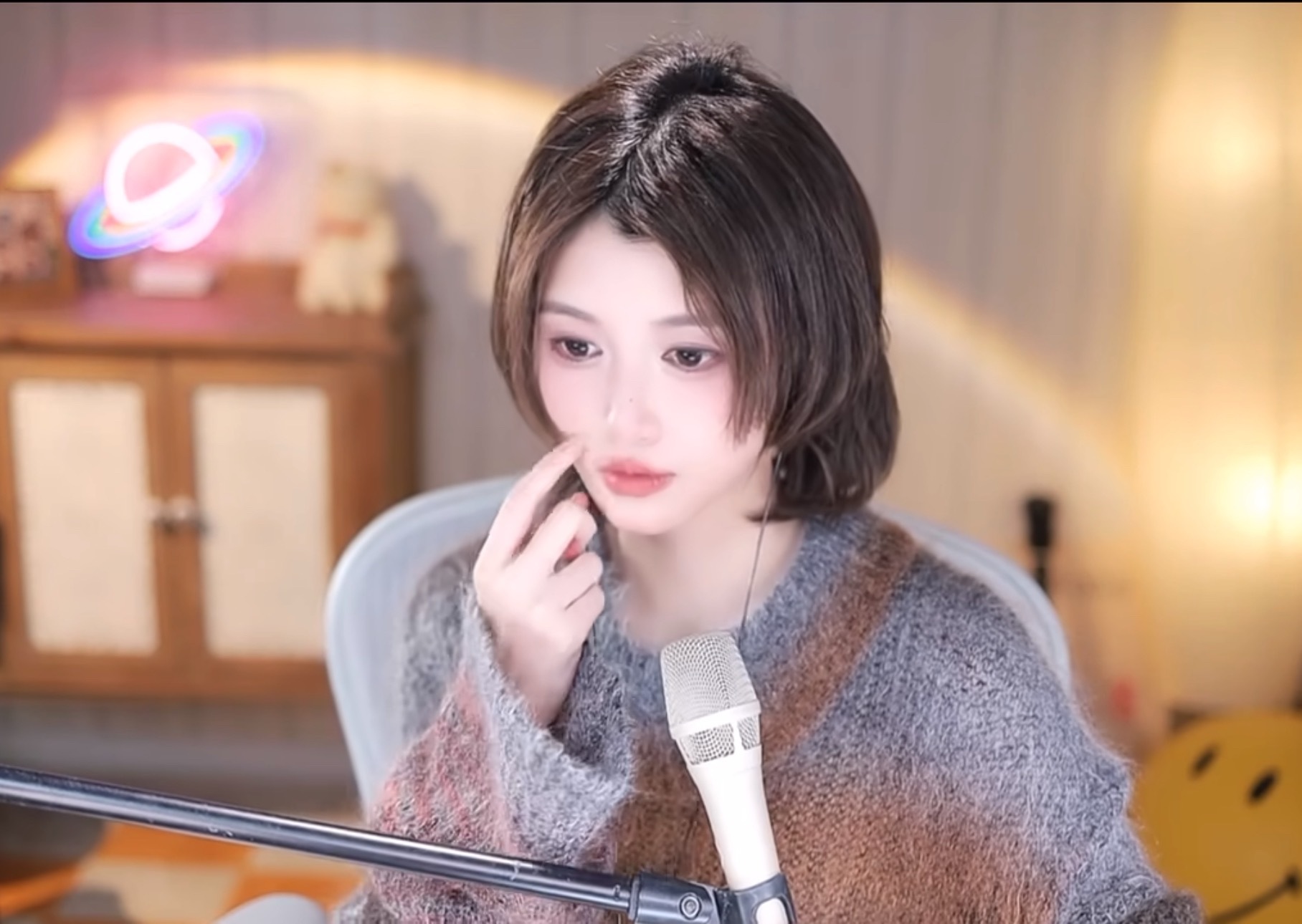 胡嘉一：我看他们最近全在打dota，本来说认识一群lol的朋友，怎么突然间感觉斗