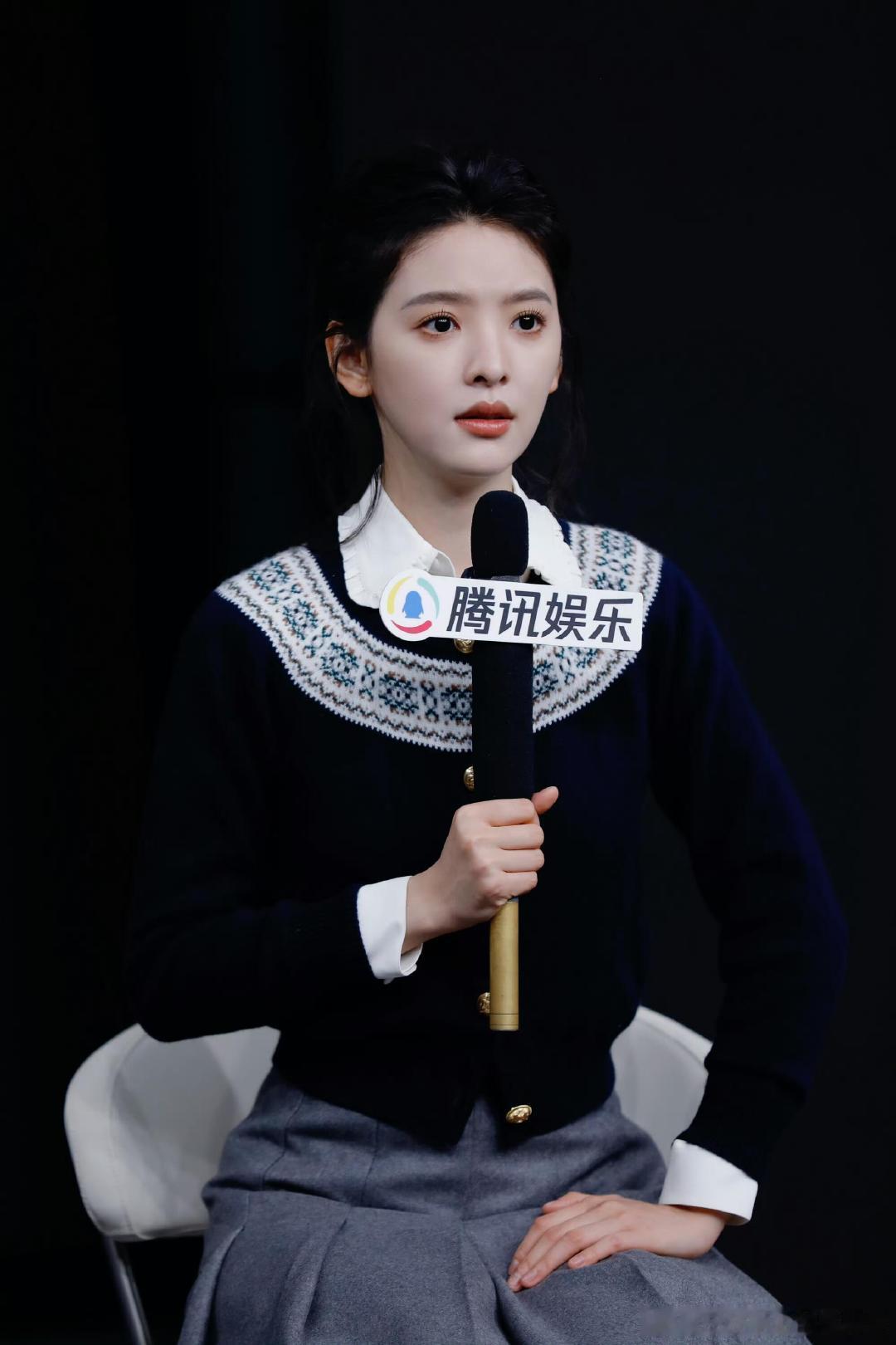 章若楠采访造型简直是温柔代名词#章若楠妹妹撞脸陈妍希#​