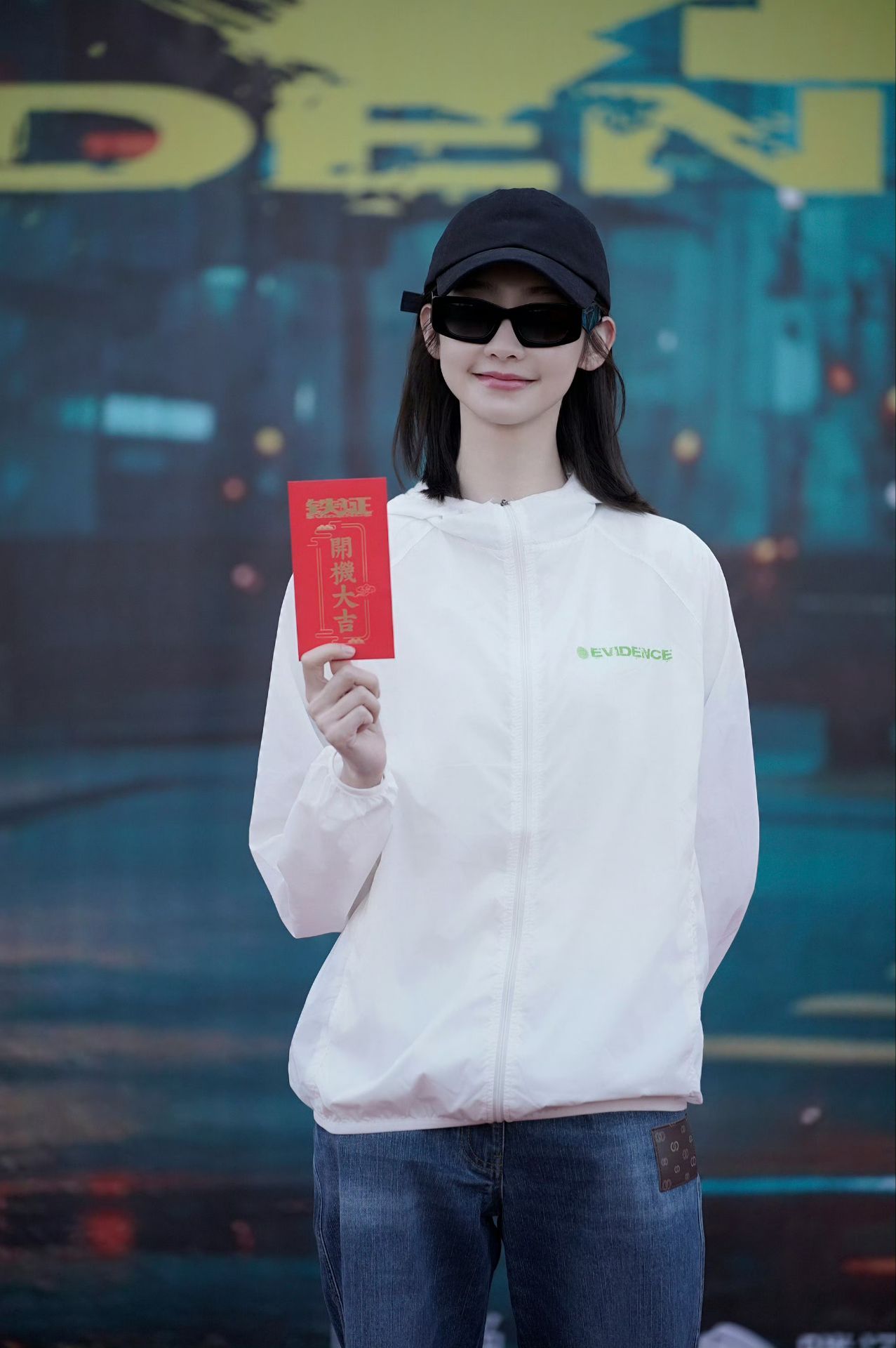 张艺凡疑似轧戏张艺凡陈立农活久久开机关注到网上关于轧戏的各类说法，简单说说现有情