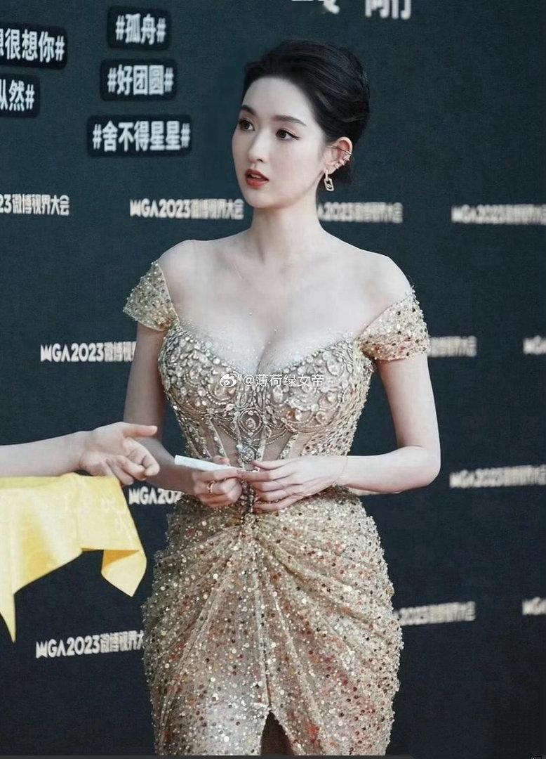 王玉雯攻击力依旧强的没边王玉雯的身材就没人说吗，这身高和比例不愧是舞蹈生啊