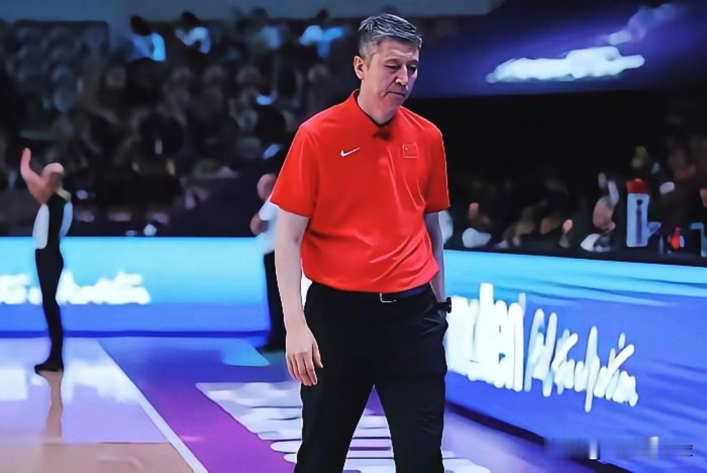 男篮世预赛中国惨败韩国，中国男篮打得像国足，全方位无死角输给韩国！全场比分中