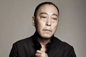 1983年筹拍《高山下的花环》时，谢晋导演亲自到中戏选角，结果他在操场上一眼就相