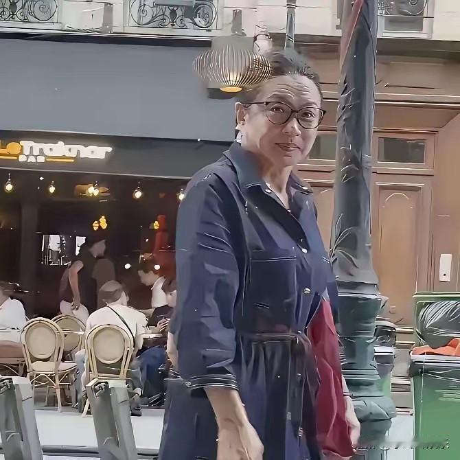 谁能想到，当年在国内叱咤风云的金星，如今在法国活成了素人模样。有网