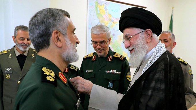 伊朗伊斯兰革命卫队正在伊拉克边境集结部队和重型装备。伊朗并非在为达成协议做准