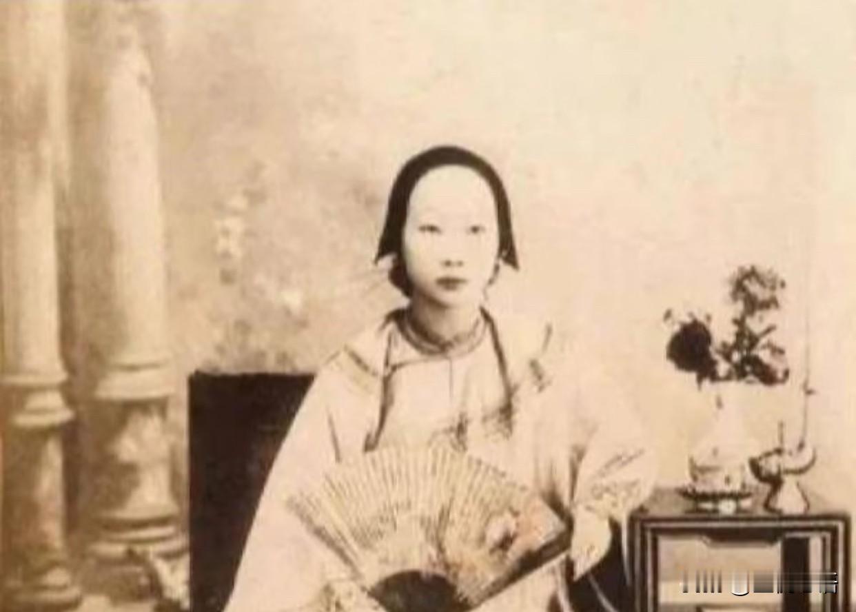 清朝最潮婆婆！活出了女性的顶配人生一百多年前的清朝，风气保守到女子只能困在深