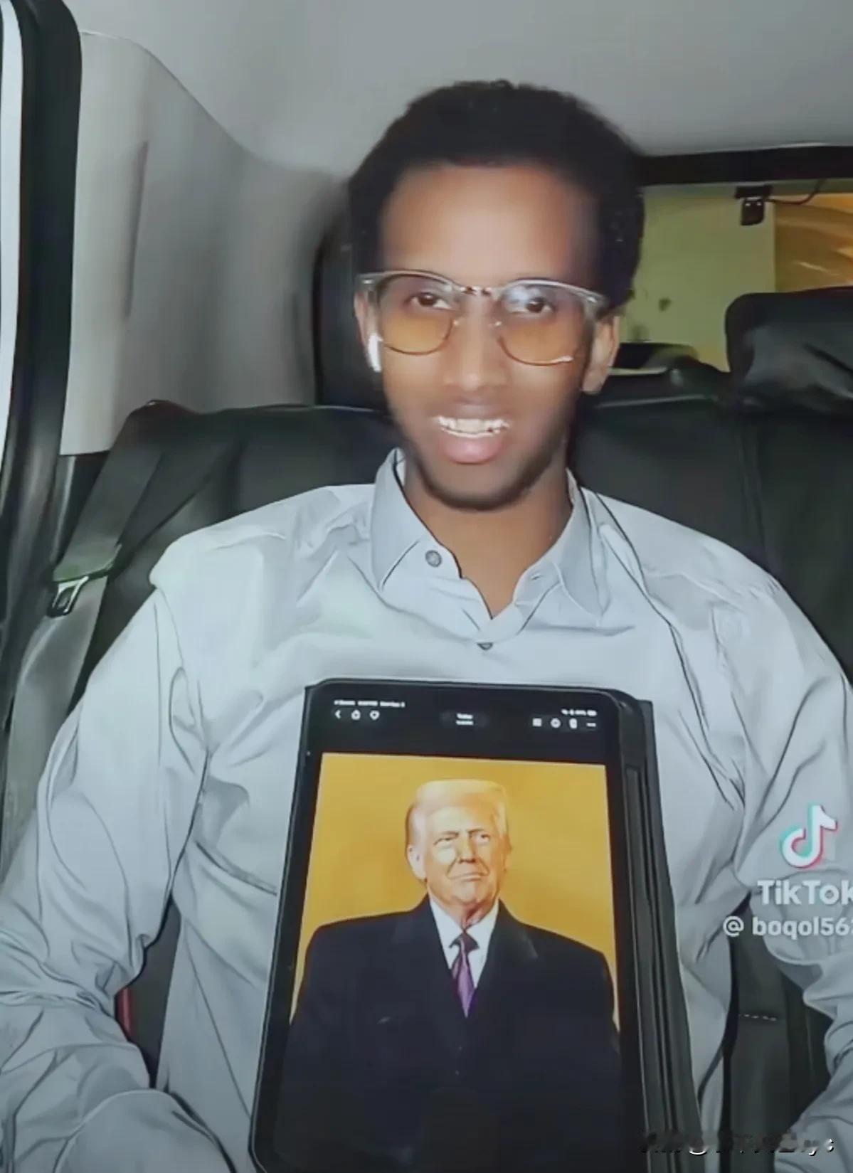 近日，明尼苏达州索马里青年移民网上的一段视频引起热议——面对镜头，他沉着冷静