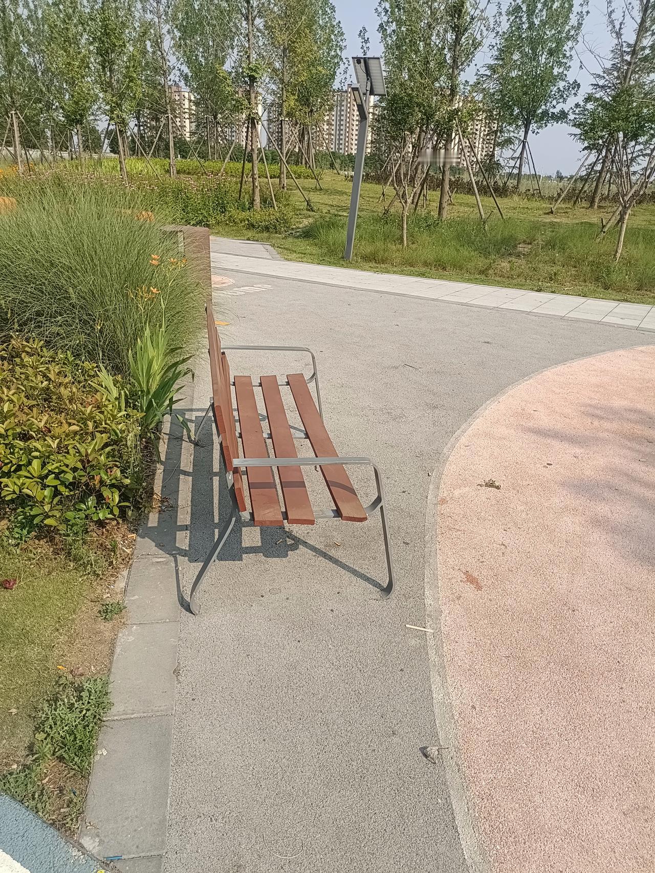 很现实的一段话：“人最大的悲哀，是一辈子没弄明白，这个世界其实就你一个人。无论发