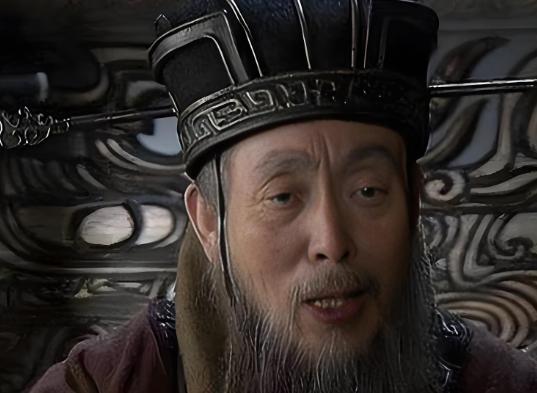 公元192年五月，王允布局除掉董卓，百官欢悦除恶，貂蝉对王允悄声说：你杀错了奸贼