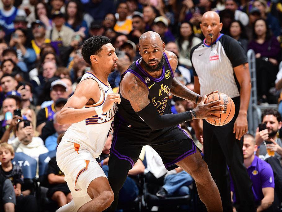 NBA常规赛进入倒数第二天，西部季后赛格局基本明朗！湖人101-73太阳面对轮休