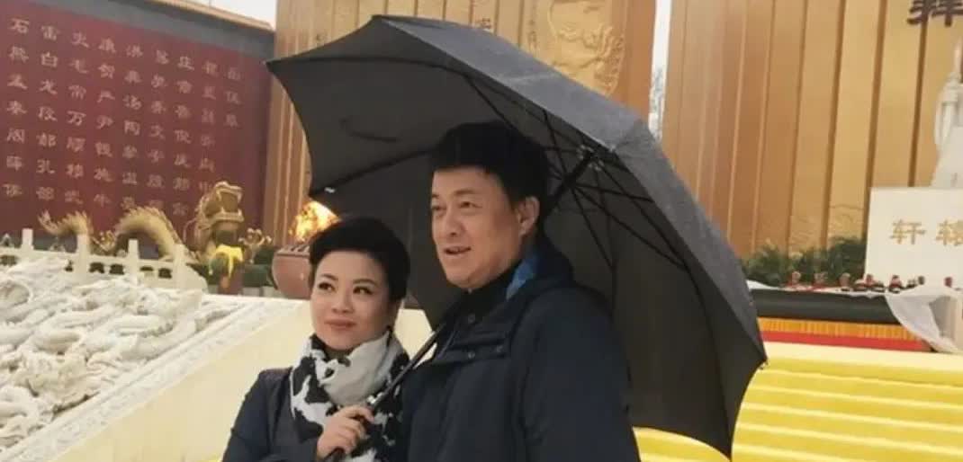 吕继宏和张也就是一对蓝颜知己在一档综艺节目上，主持人问歌唱家吕继宏：你理