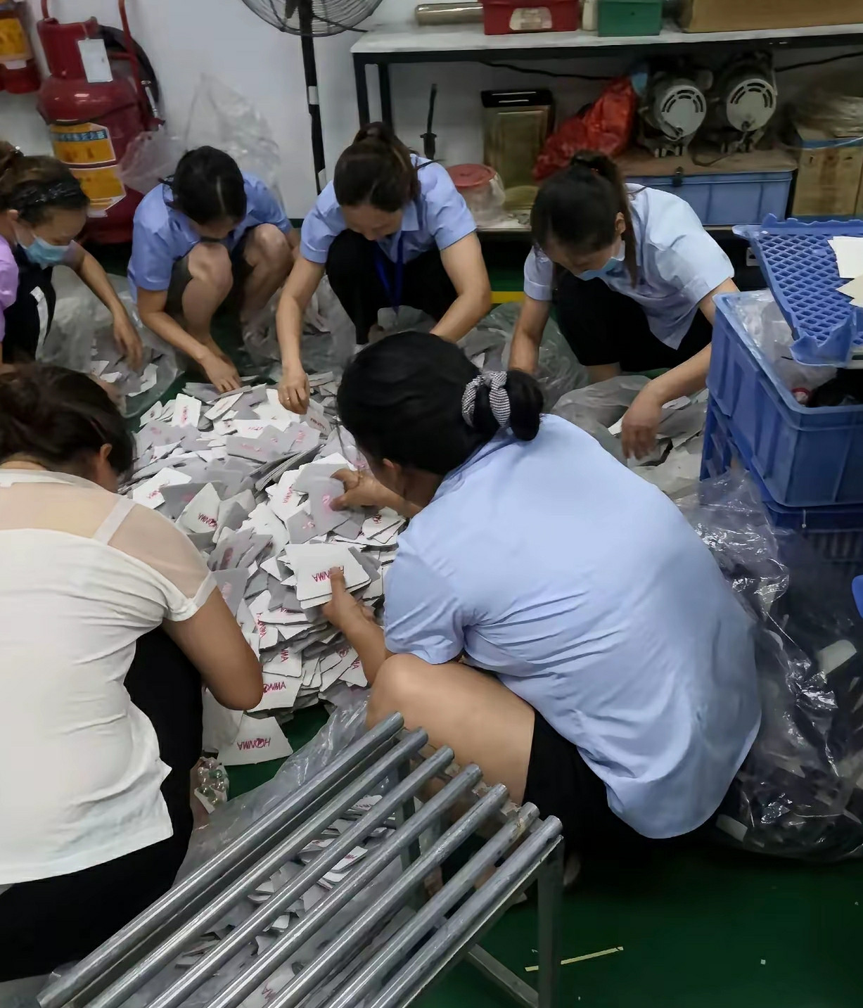 努力工作的女人很美。