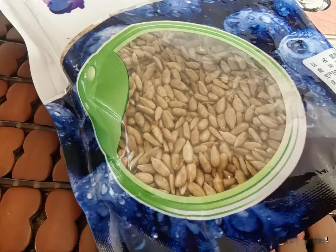 啊呀！当时在景区附近，这些土特产是非买不可的啊！但是买回来以后呢？！除了送人