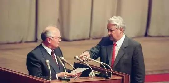 在苏联崩塌的过程中，有多少无知的民众成了他人罪恶计划的帮凶20世纪80年代末