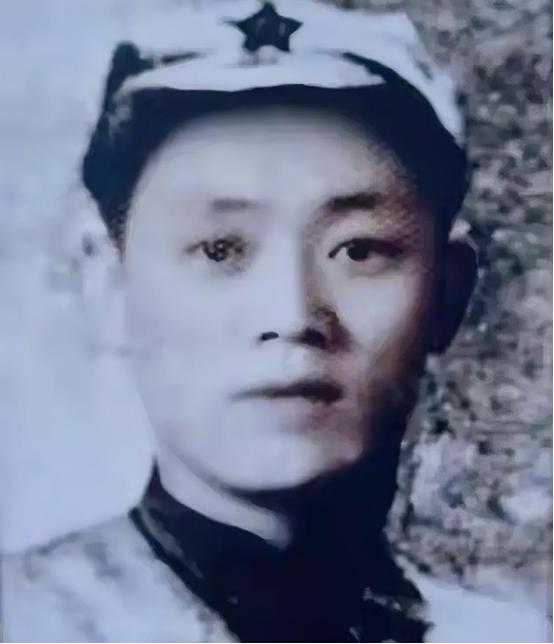 他创建了三支红军，策反罗炳辉起义，领导徐海东大将，他革命信念坚定，战功卓著，19