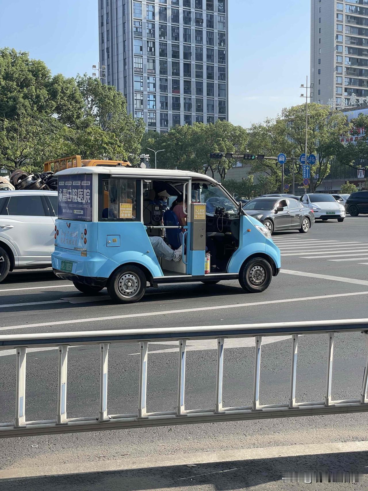四个座位的社区公交，你见过吗