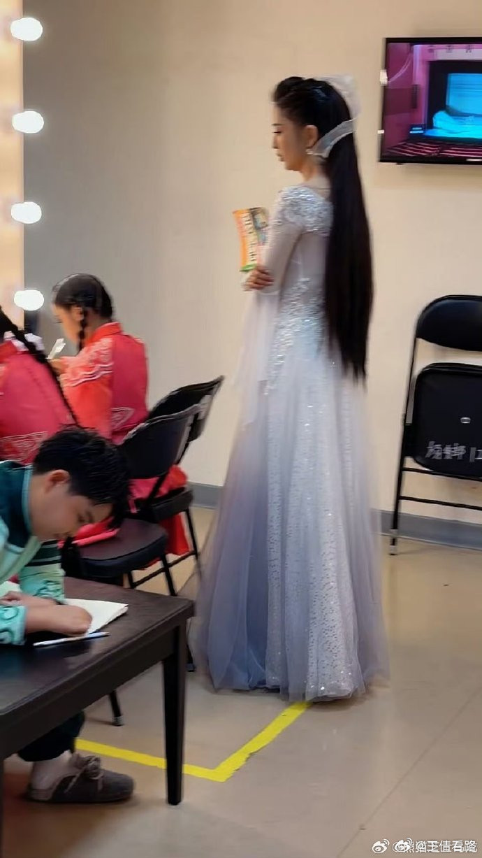 佟丽娅给小酒窝朵朵听写作业负责任的丫丫妈妈！