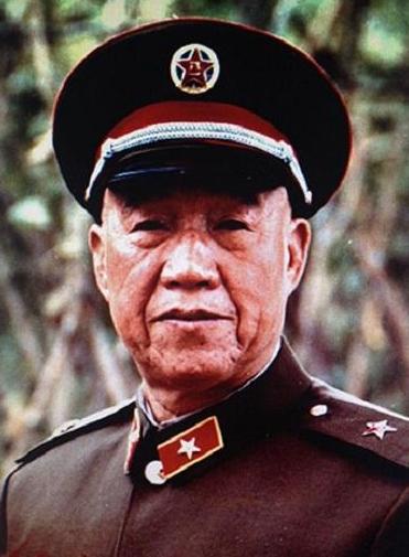 1969年，珍宝岛反击战期间，沈阳军区司令员陈锡联给前线将军肖全夫打来电话，命令