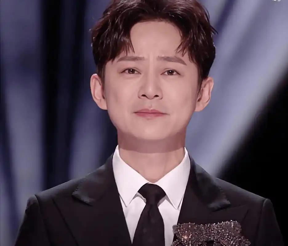 为什么湖南卫视宁愿砍掉《快乐大本营》，也要保住何炅，还为他单独制作了一档替代《快