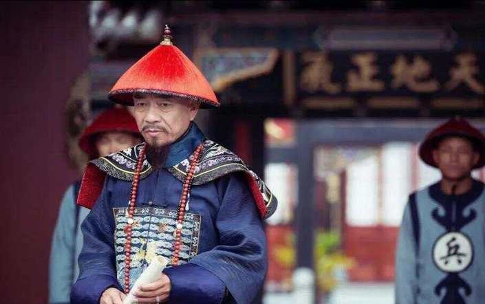 左宗棠巡营见士兵暴晒半日无汗，当即发密令：此人有异，今夜处理同治五年八月