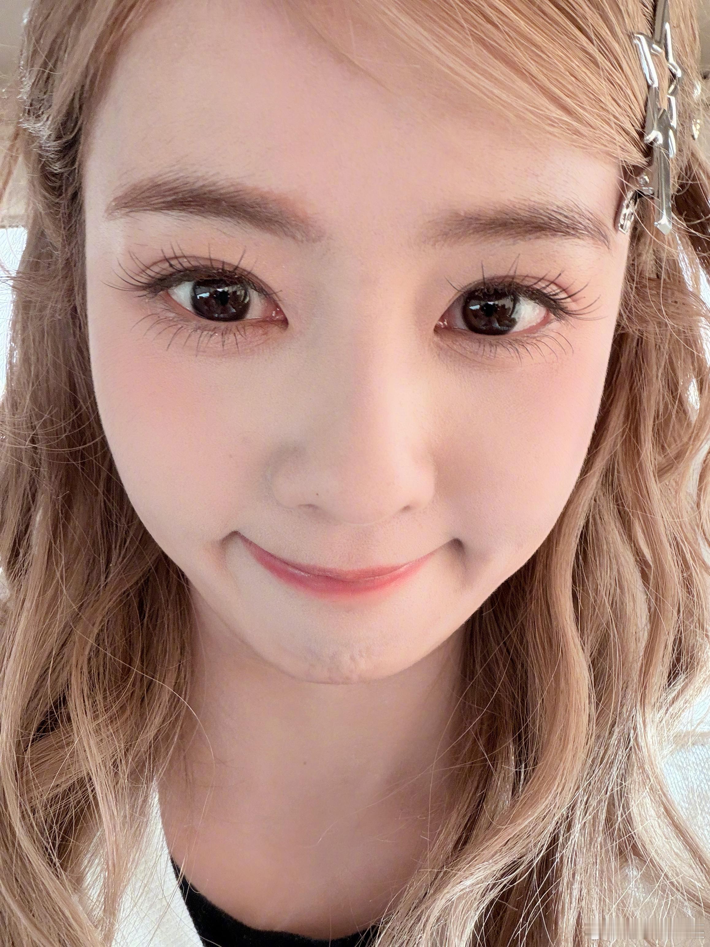 白鹿最新怼脸自拍白梦妍你也太宠粉了吧