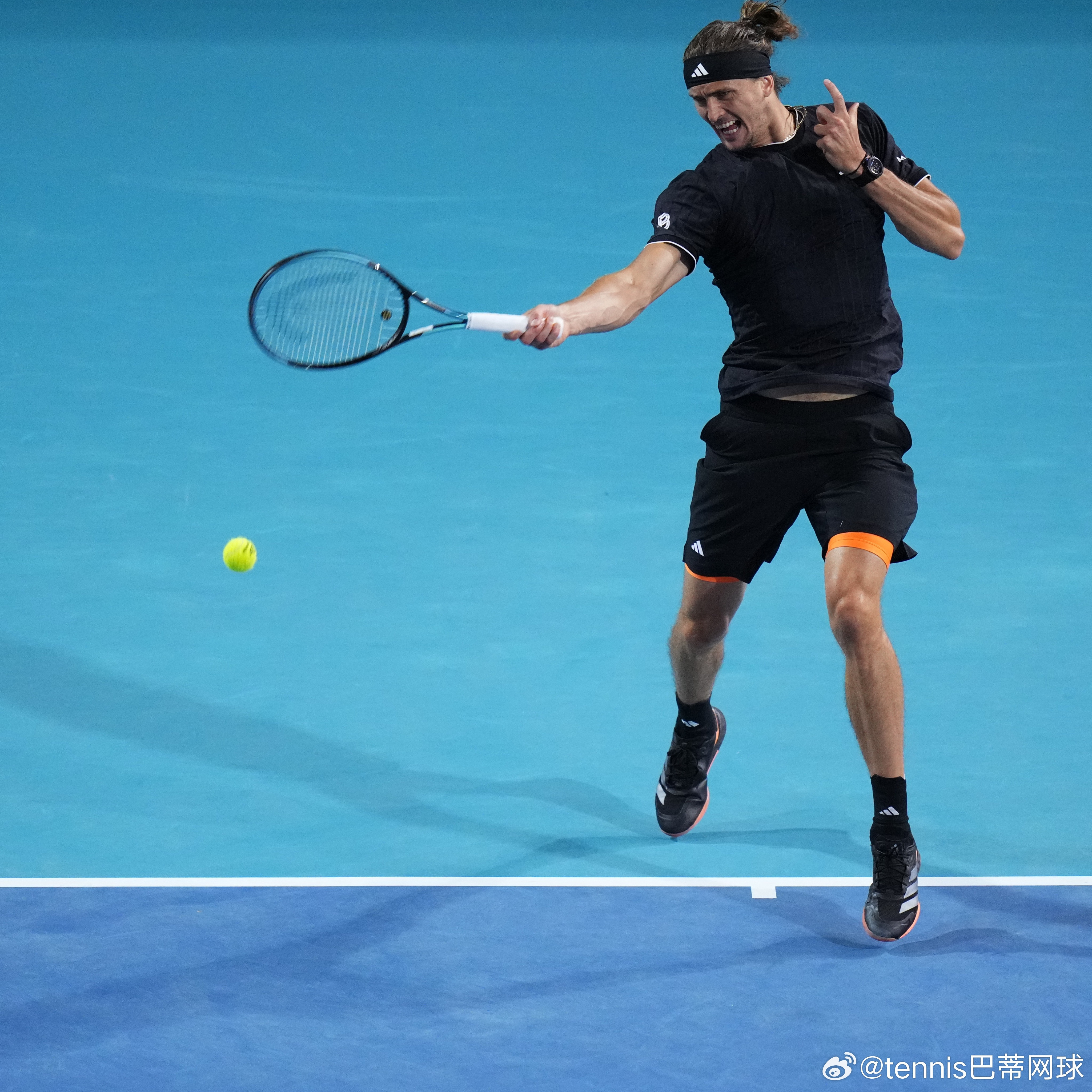 兹维列夫双抢7过关保留了大种子颜面兹维列夫7:6（4），7:6（1）击败法国的