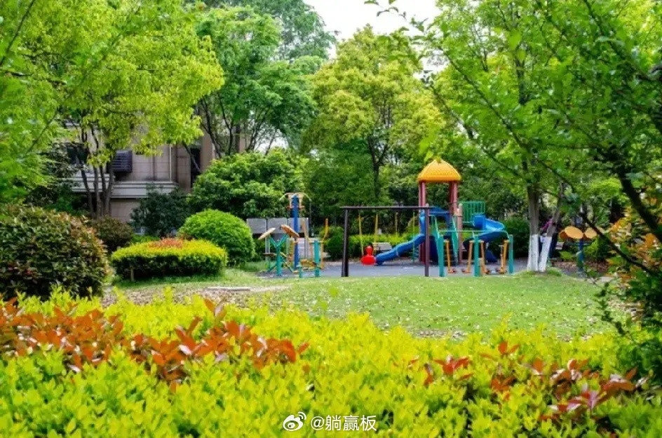 “昨天物业催费电话又来了，说我欠了3年物业费，共10800元，再不交就走法律程序